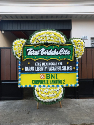 Papan Bunga Duka di Batu Layar