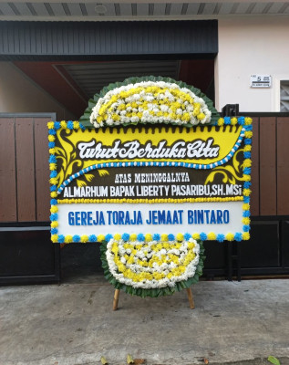 Papan Bunga Duka di Batu Layar