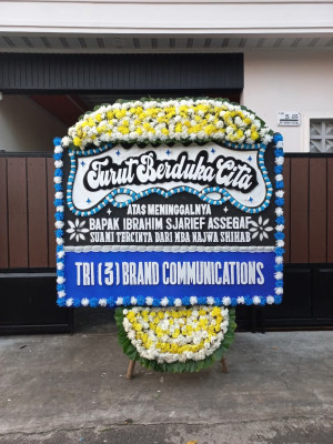 Papan Bunga Duka di Batu Layar